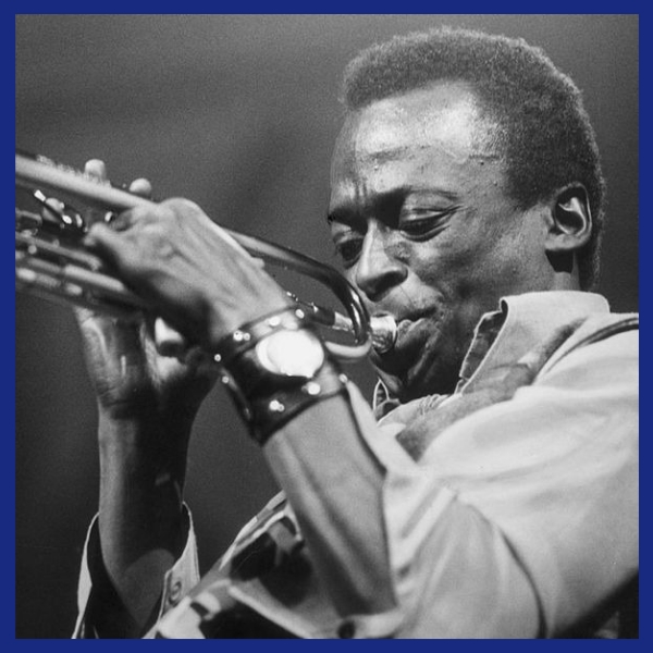 Read more about the article Miles Davis: We’ve selected 9 Backing Tracks for you to practice!